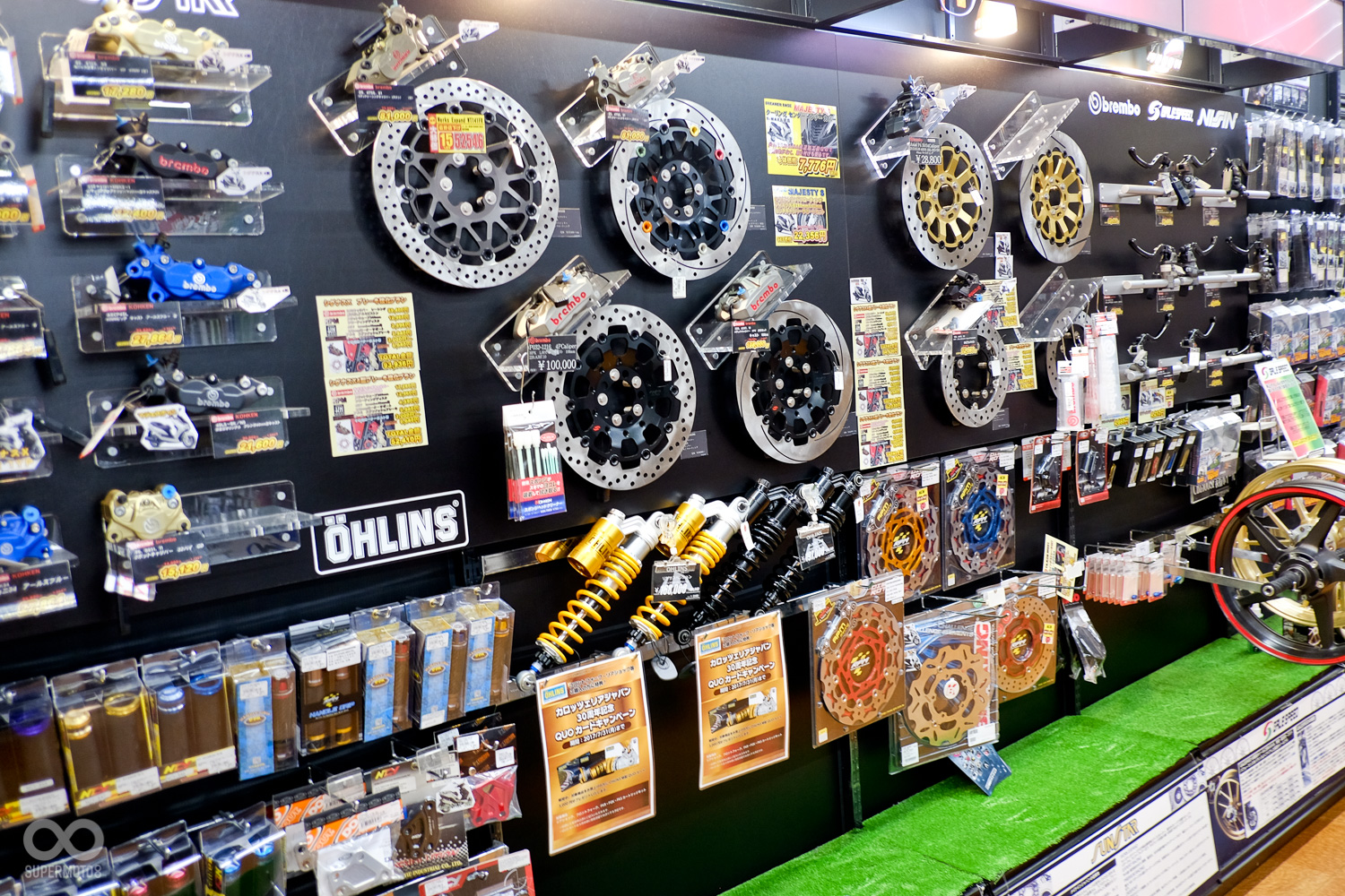 由於店面規模不算大,所以車用零配件區也比RICOLAND 小,但該有的還是會有