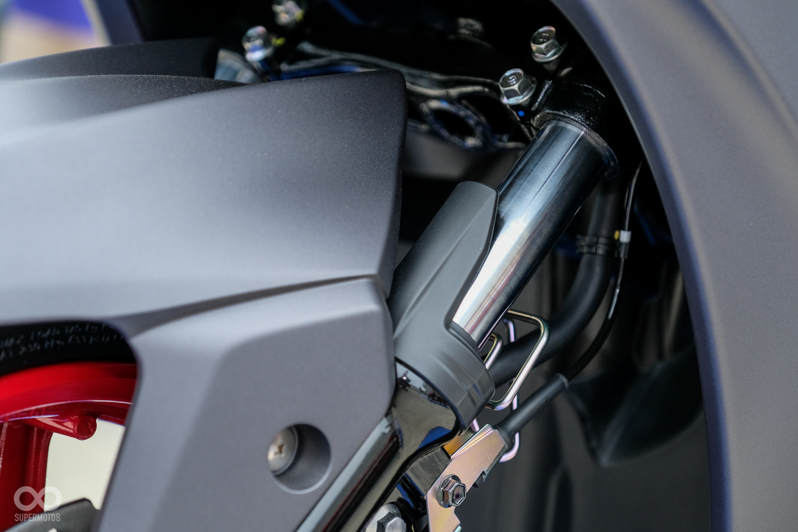 前叉上加入防沙土的塑膠擋片