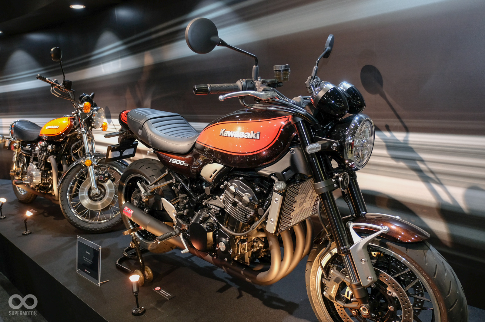 重現當年Z1經典的四合一黑排氣管