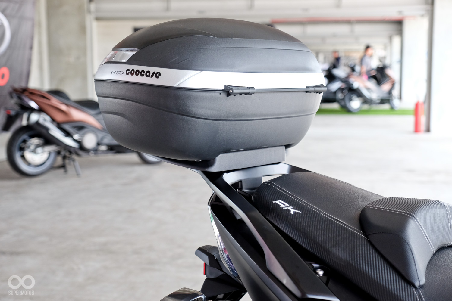 現場也準備了AK550的精品車,專屬的後貨架完成度極高