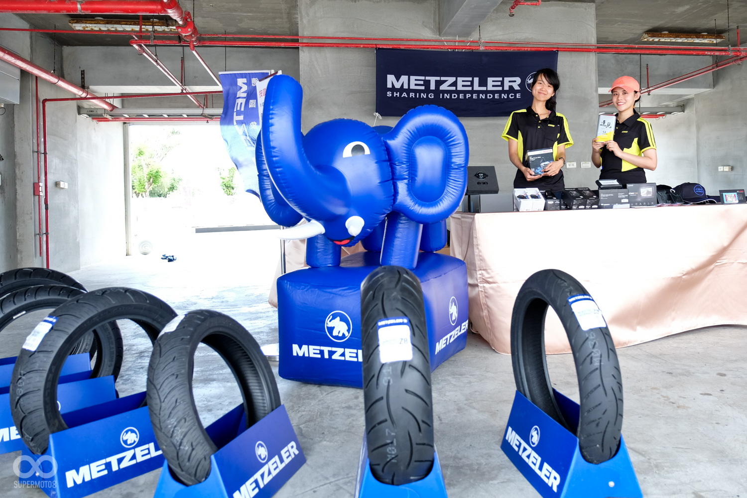 光達與象牌輪胎也到現場,準備了大量的原廠精品供車主們選購