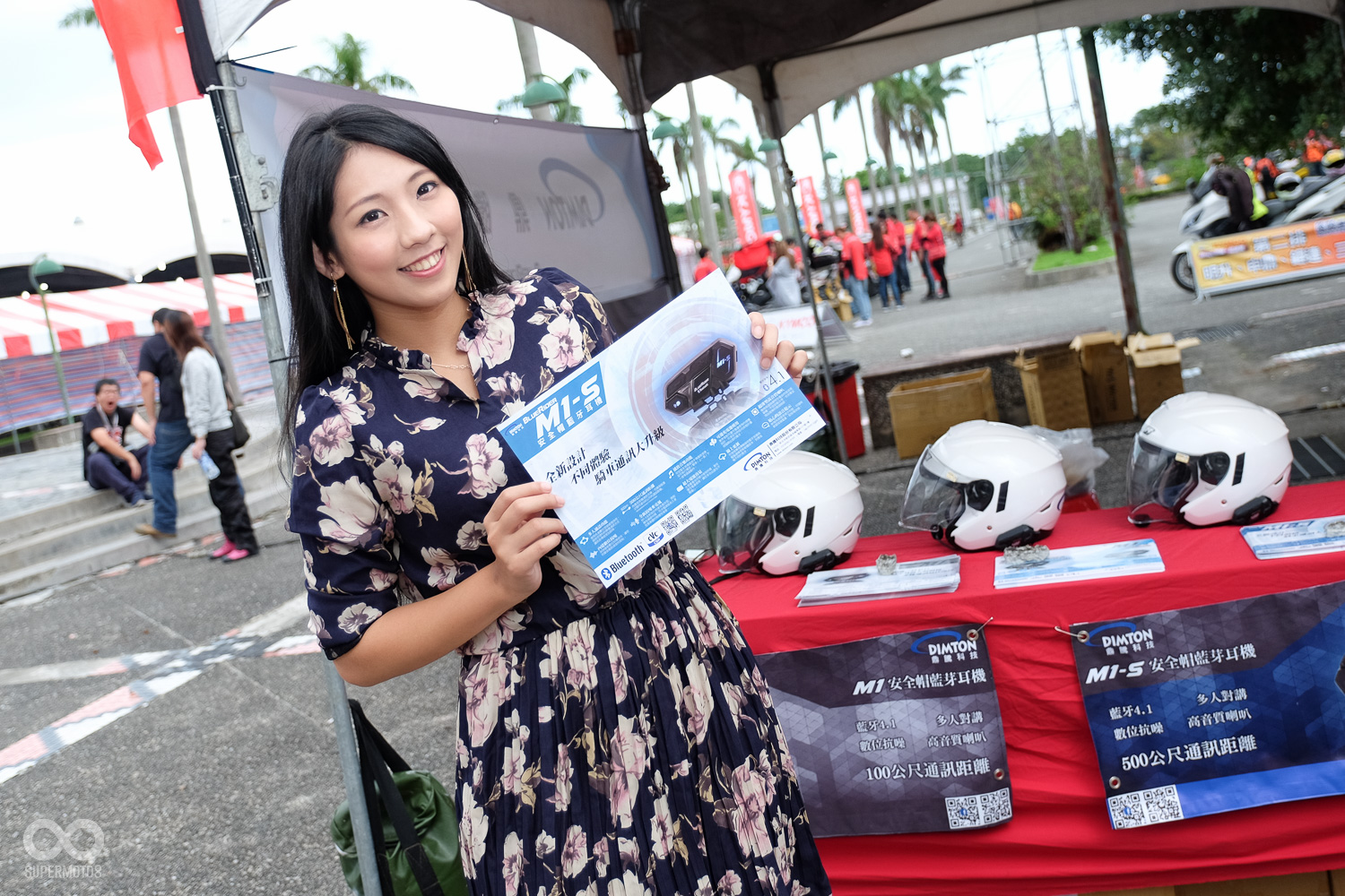 藍芽耳機老廠鼎騰科技，也在現場展出了三款對應不同需求的耳機，提供車友選購