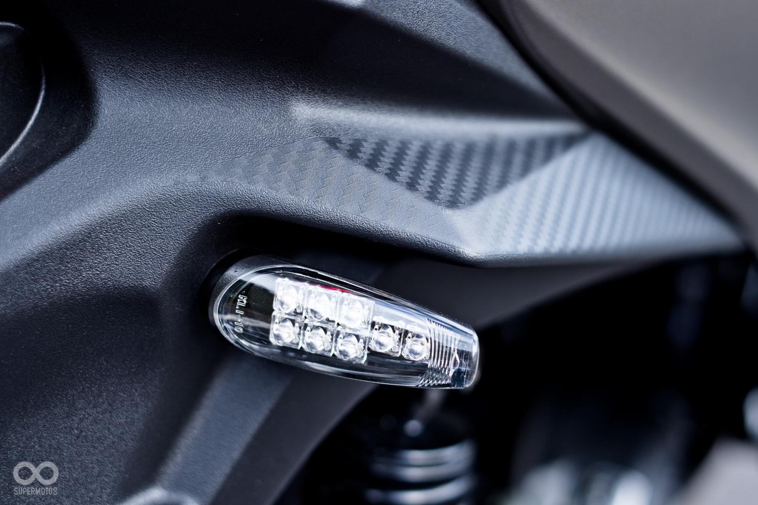 分離式後方向燈,造型精美亮度也相當高,就算是白天也能清楚辨識