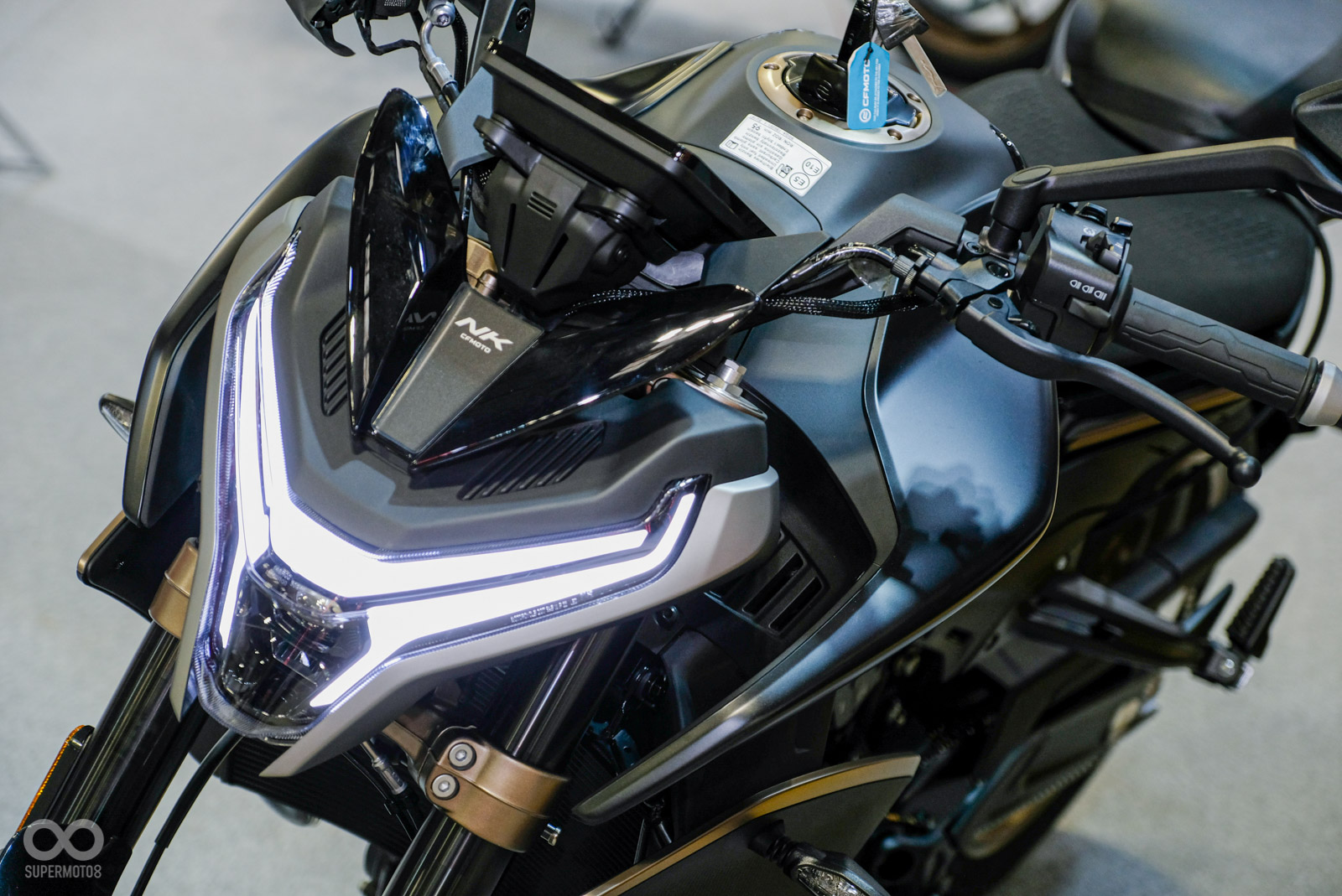 科幻感十足的大燈設計