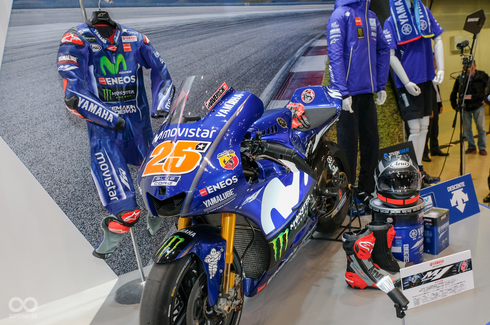 YAMAHA!當然要MotoGP廠車呀,對吧?