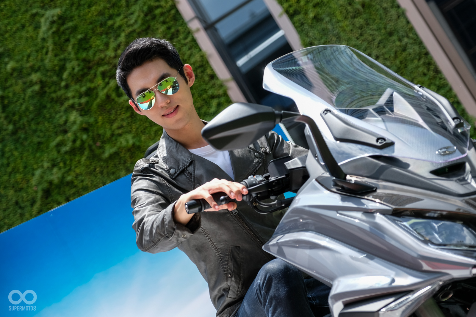 現場展示有著購車禮品GIVI後箱的KYMCO AK550
