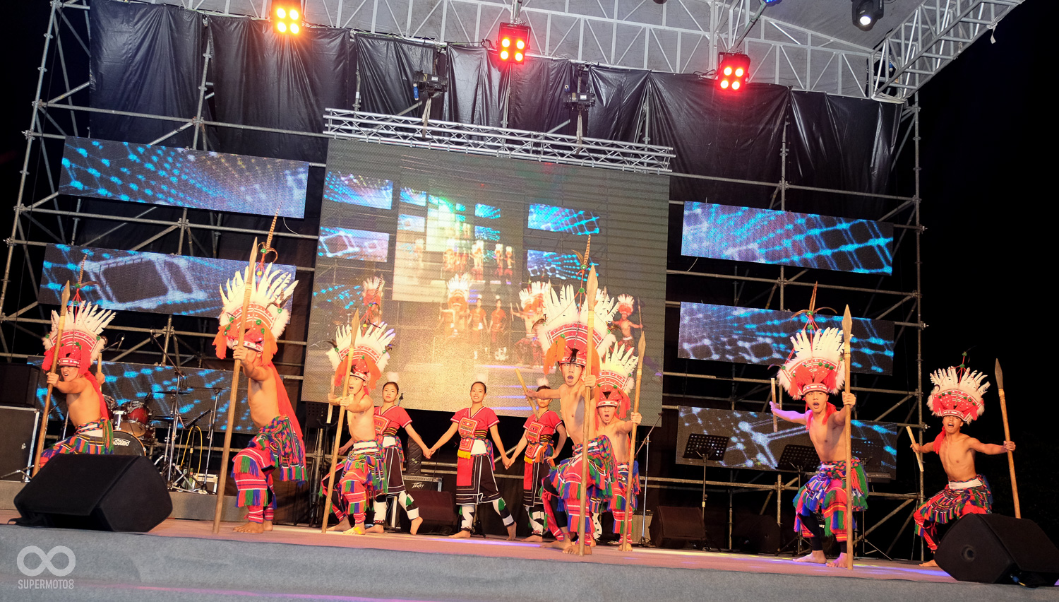 國際知名舞團化仁國中原舞隊，精彩的舞蹈完全展現人體的力與美