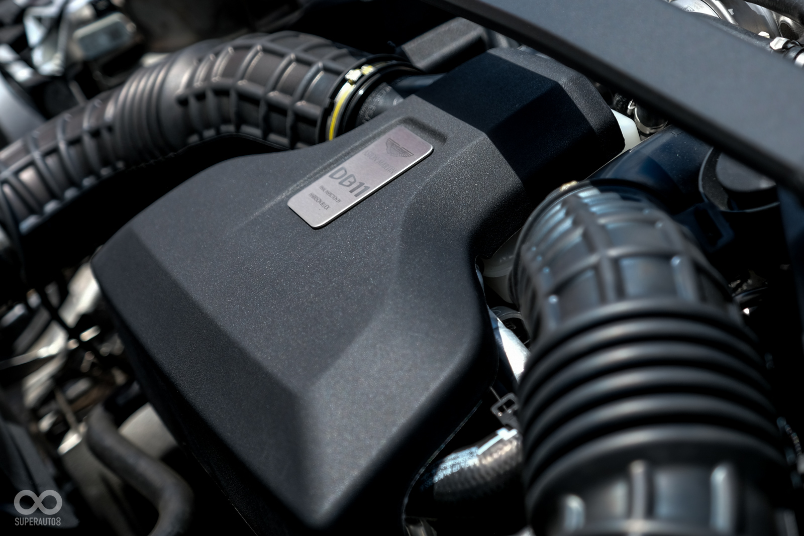 全新4.0升V8引擎,最大輸出可達馬力510PS、扭力675Nm