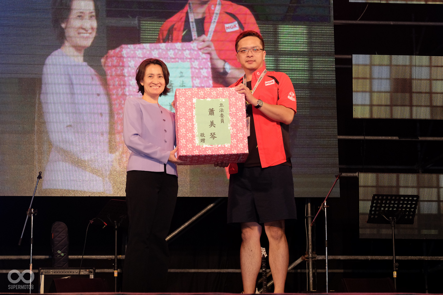 對於近幾年路權爭取也貢獻相當多心力的立法委員蕭美琴也到場祝賀，並提供了一份精美的抽獎品