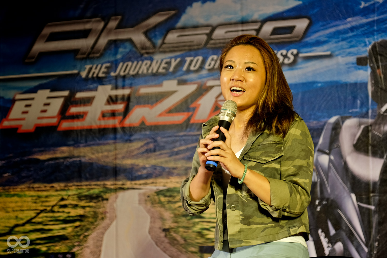 國內各家媒體也分享對於AK的騎乘