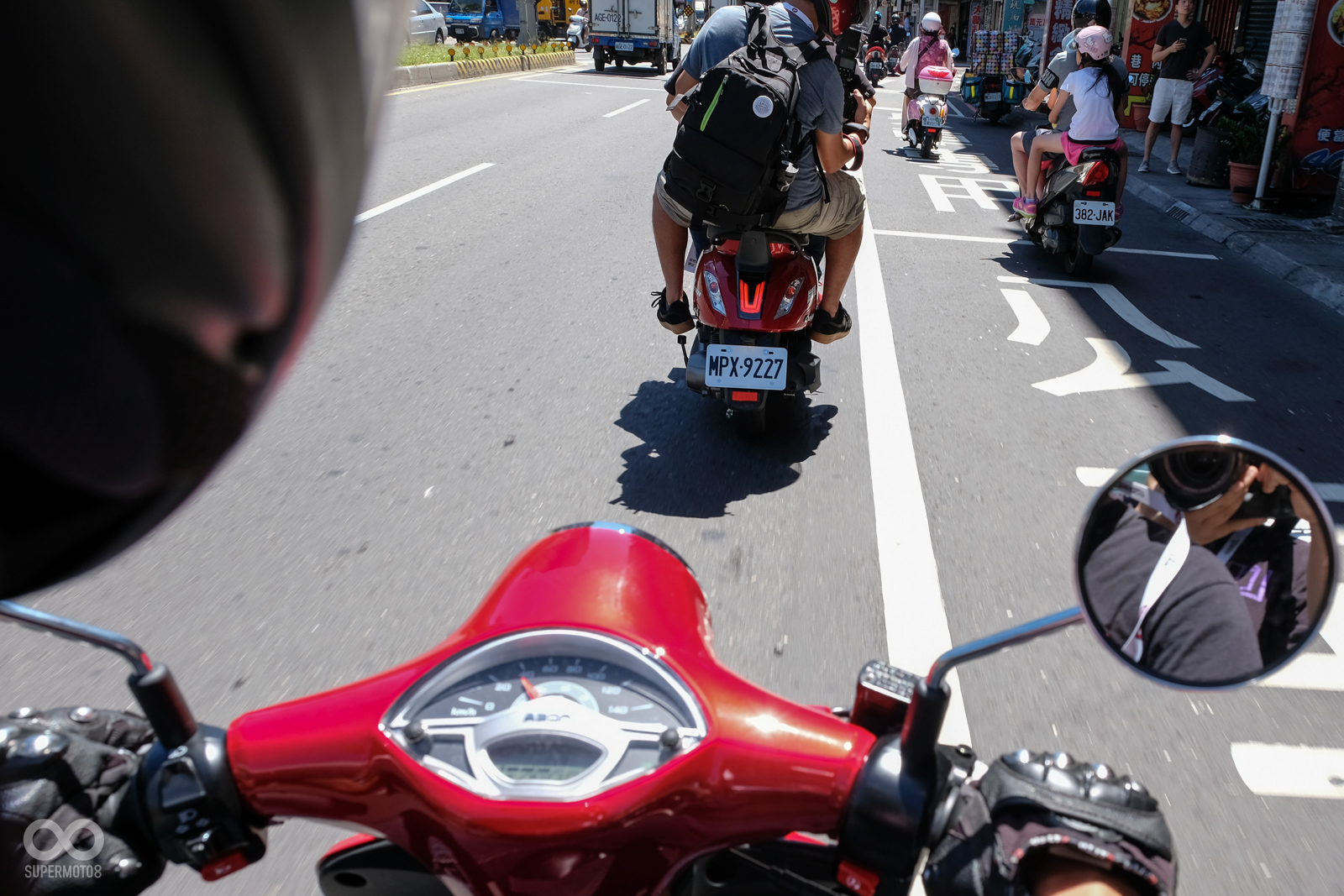 前往採購的路途上可以充分的體驗Dory在市區繁忙的交通中,最真實的操駕感受