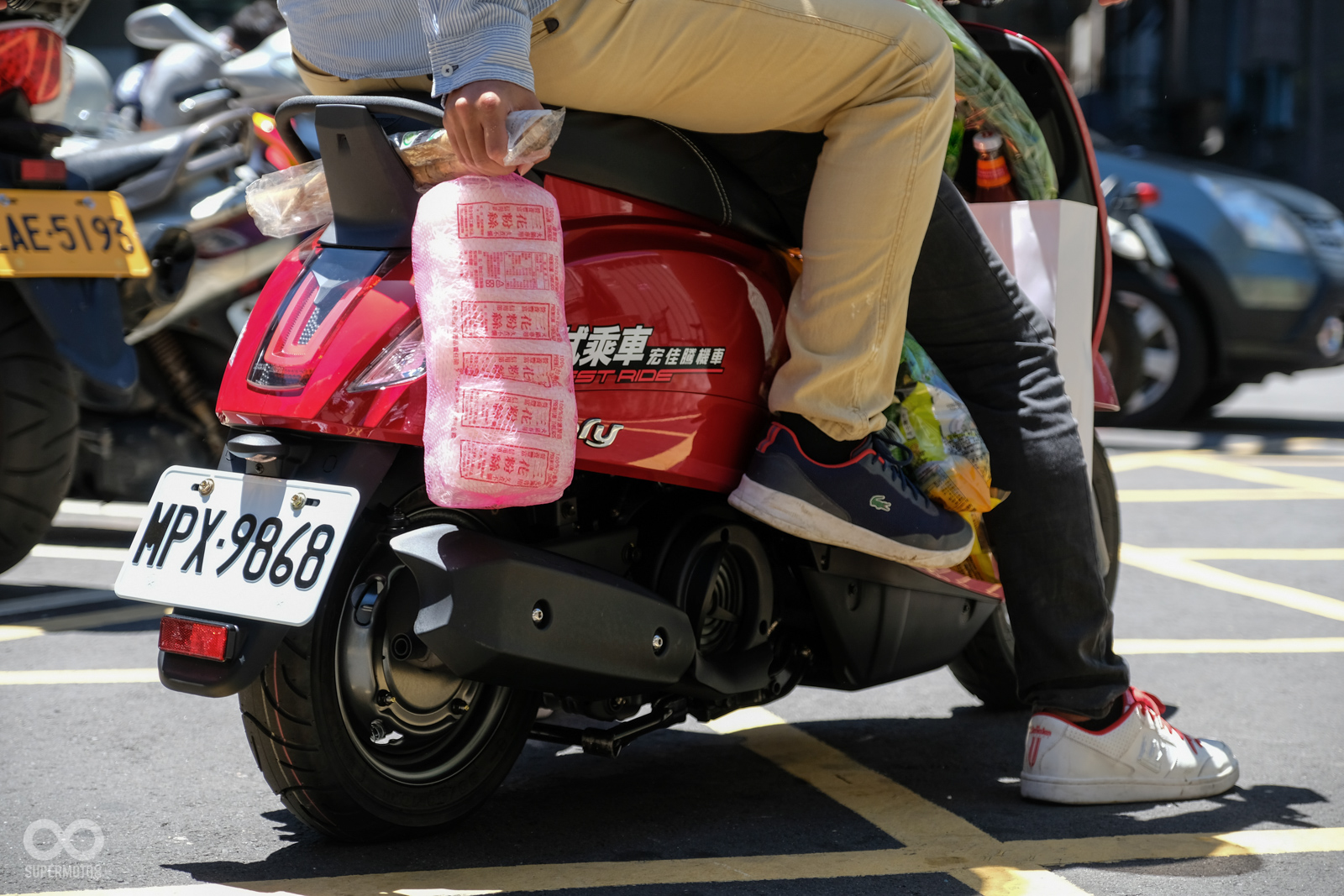 身為一輛買菜車,後扶手掛個一包冬粉也是非常合理的!