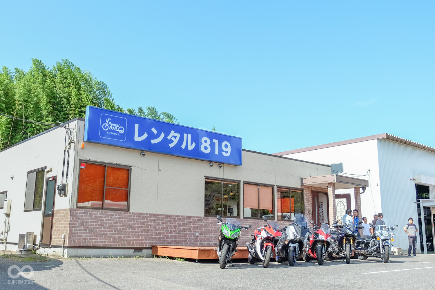 819位於關東的成田國際機場店,與機場大約有15分鐘的車程,還好有接送服務,不然計程車可不便宜