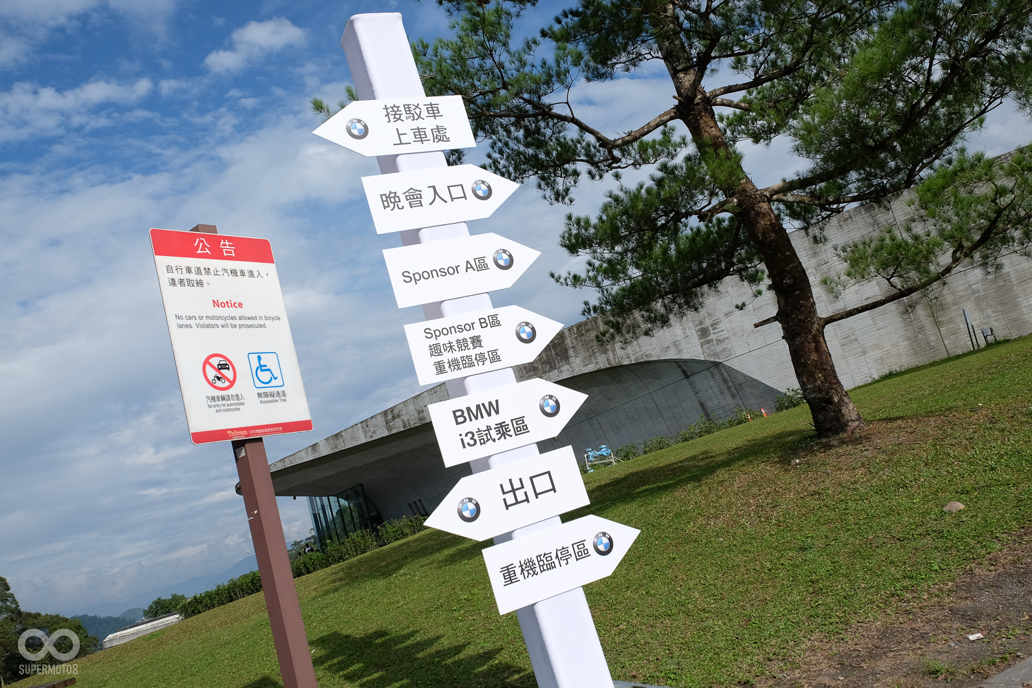 BMW官方將場地劃分為兩大區塊，人潮分散些車友們能玩得更盡興