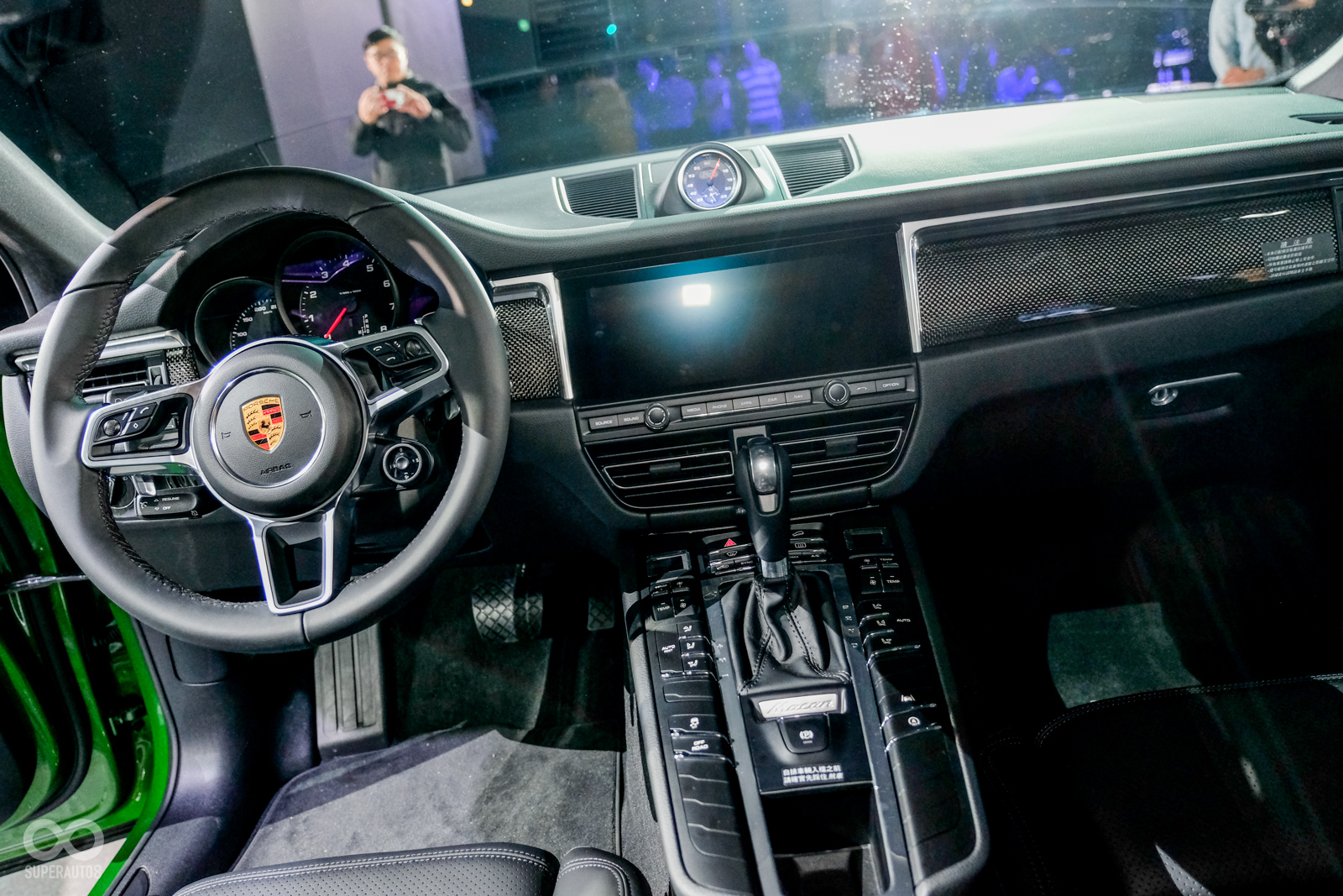Macan的方向盤換上更有跑格的GT方向盤,配上10.9吋觸控螢幕、橫置冷氣出風口等鋪裝設計,內裝的質感向上提升不少