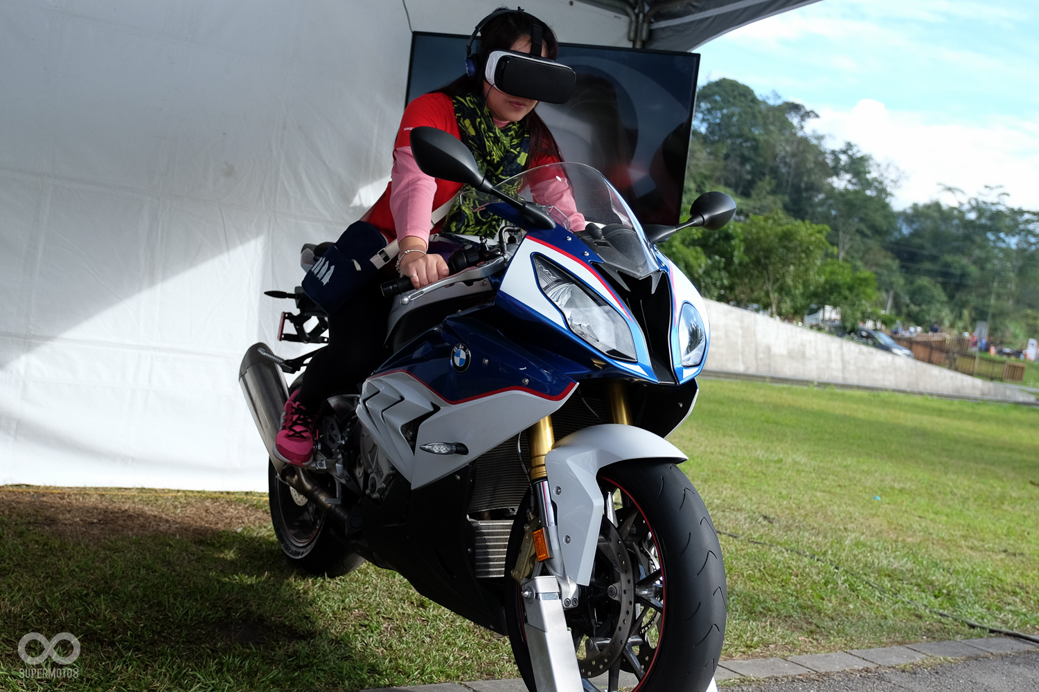 官方這次也推出了EYE RIDE VR試乘活動，讓車友們親身體驗S1000RR的性能魅力