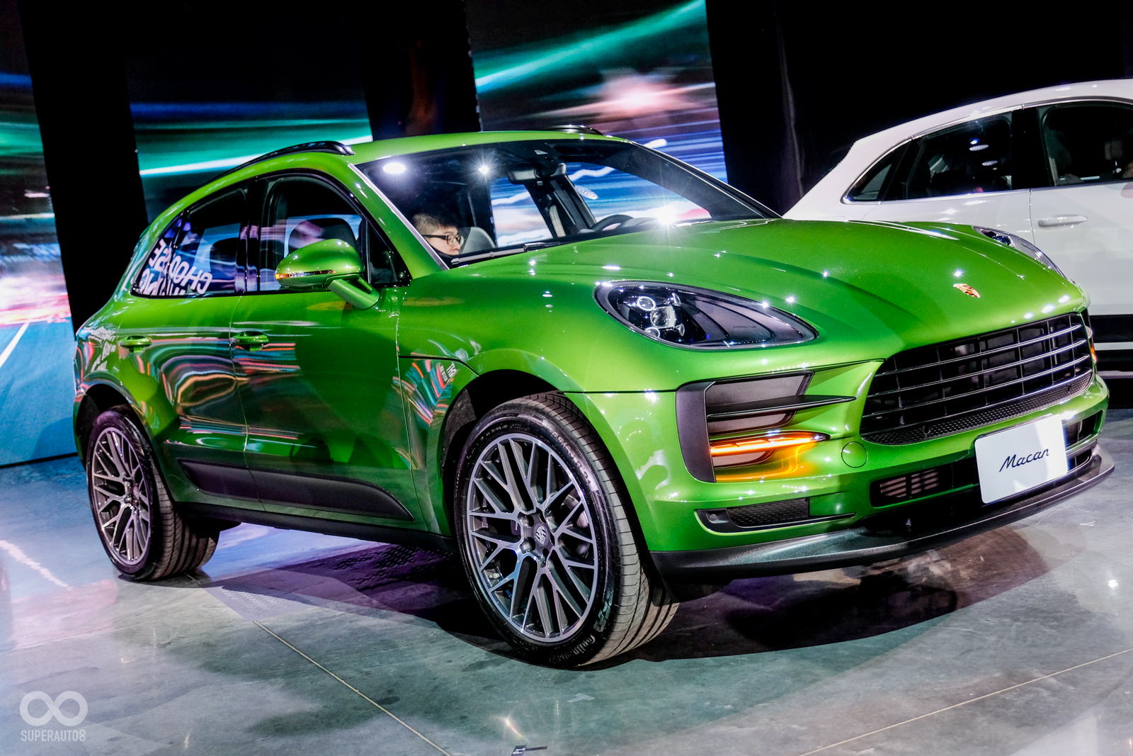 輪圈部分提供從標配版的18吋輪圈到21吋輪圈的客製化選配服務