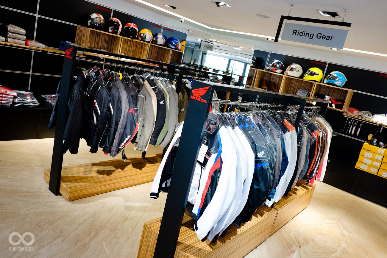 現場也提供HONDA原廠部品銷售服務,款式非常齊全