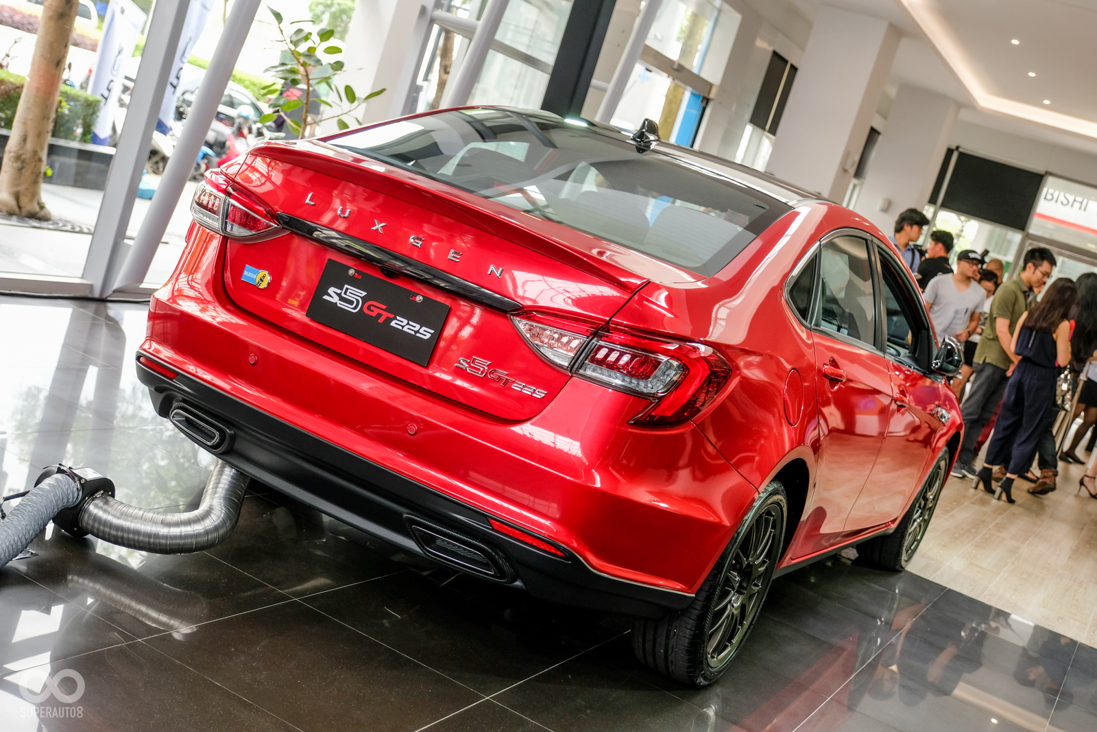 在GT225的車尾擁有倍適登銘牌