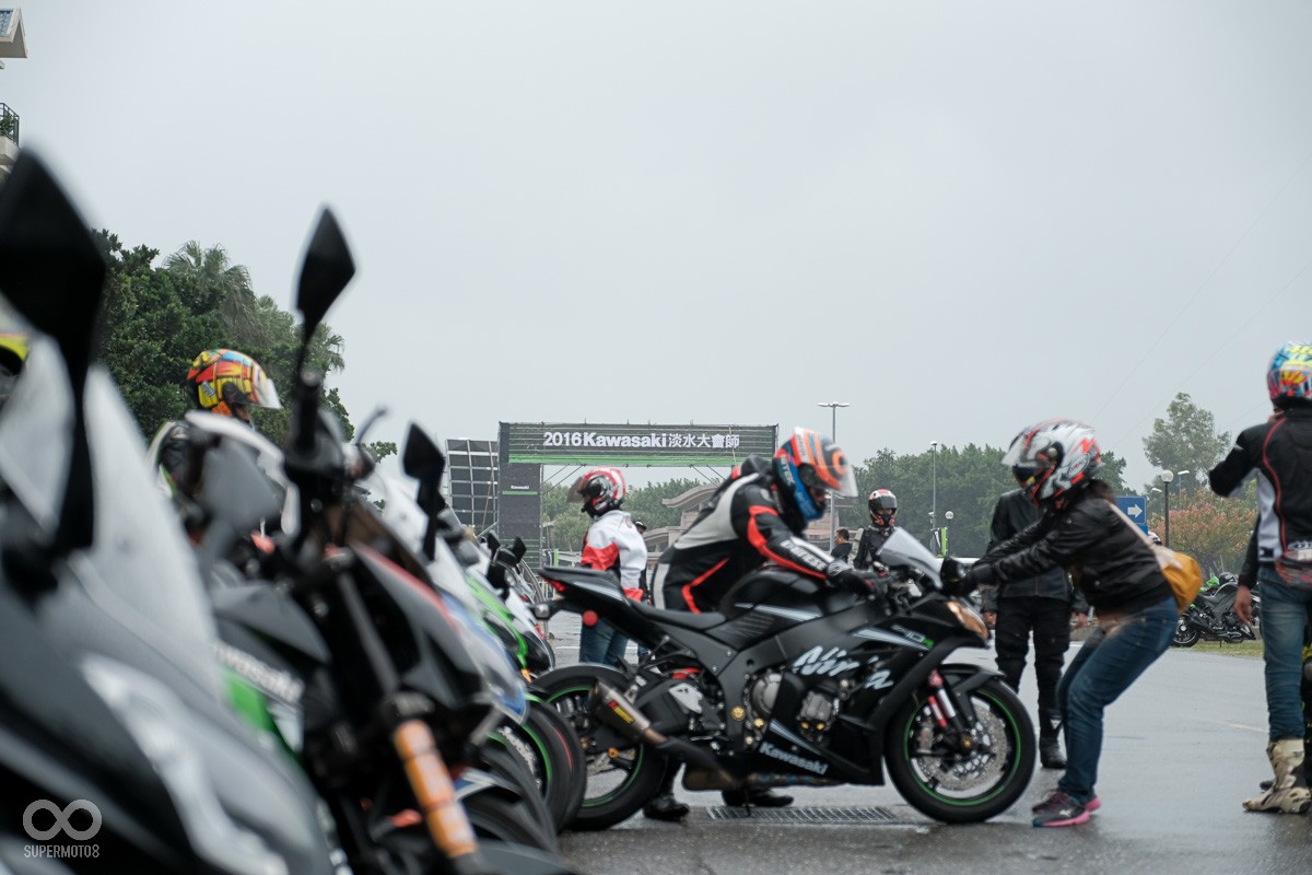 兩點不到便有們陸續到場，而講到KAWASAKI當家跑車ZX-10R怎麼可能缺席