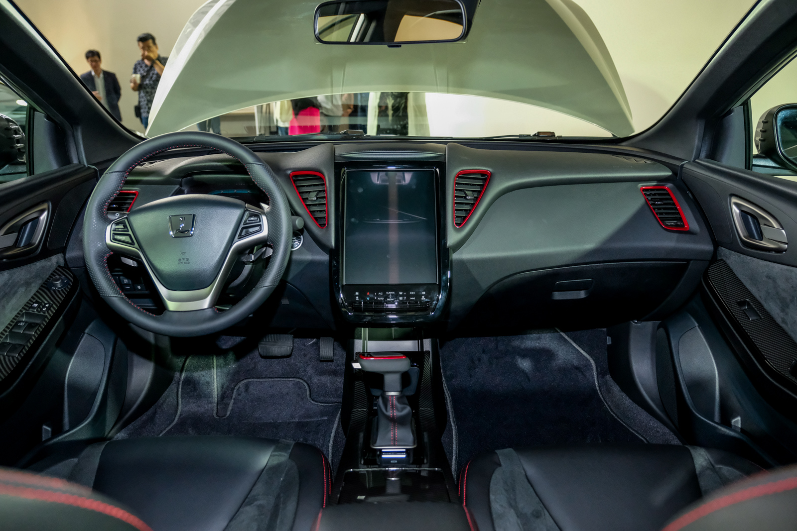 GT225內裝以運動化為主