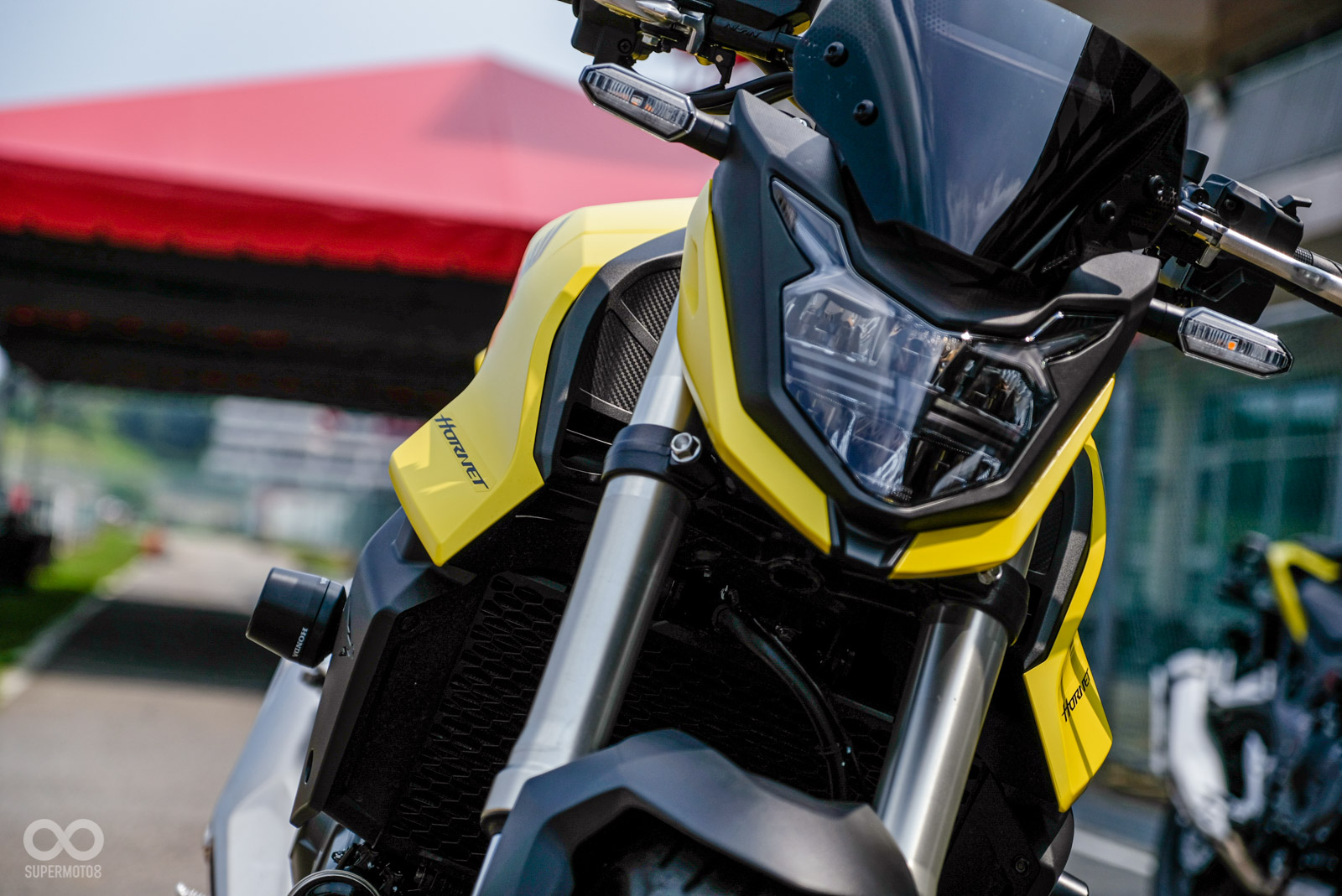 車殼兩側營造出類小翅膀的錯覺,原廠強調造型靈感參考自黃蜂翅膀