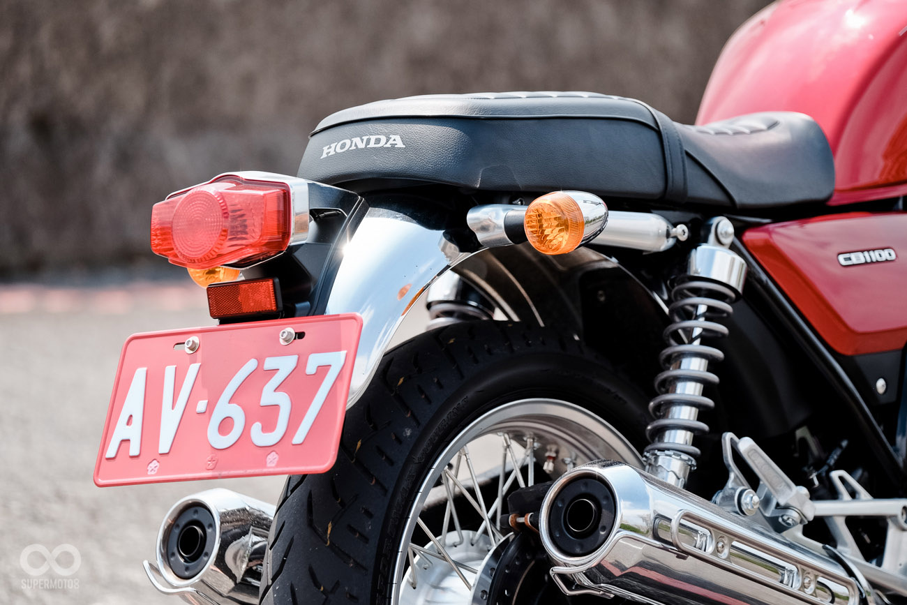 尾燈與電鍍後土除設計也完全向復古看齊