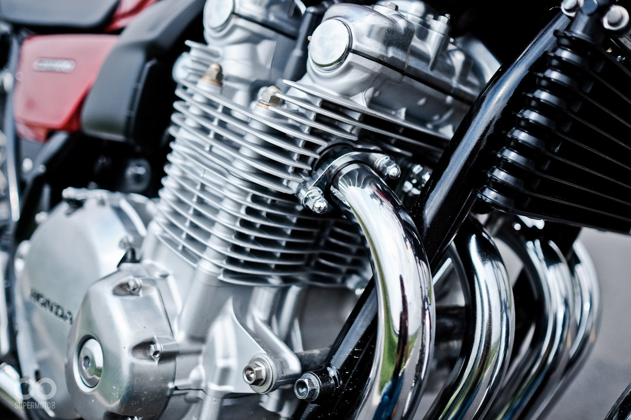 除了內在的紮實,搭配電鍍頭段的引擎本體,散發濃郁的經典味道