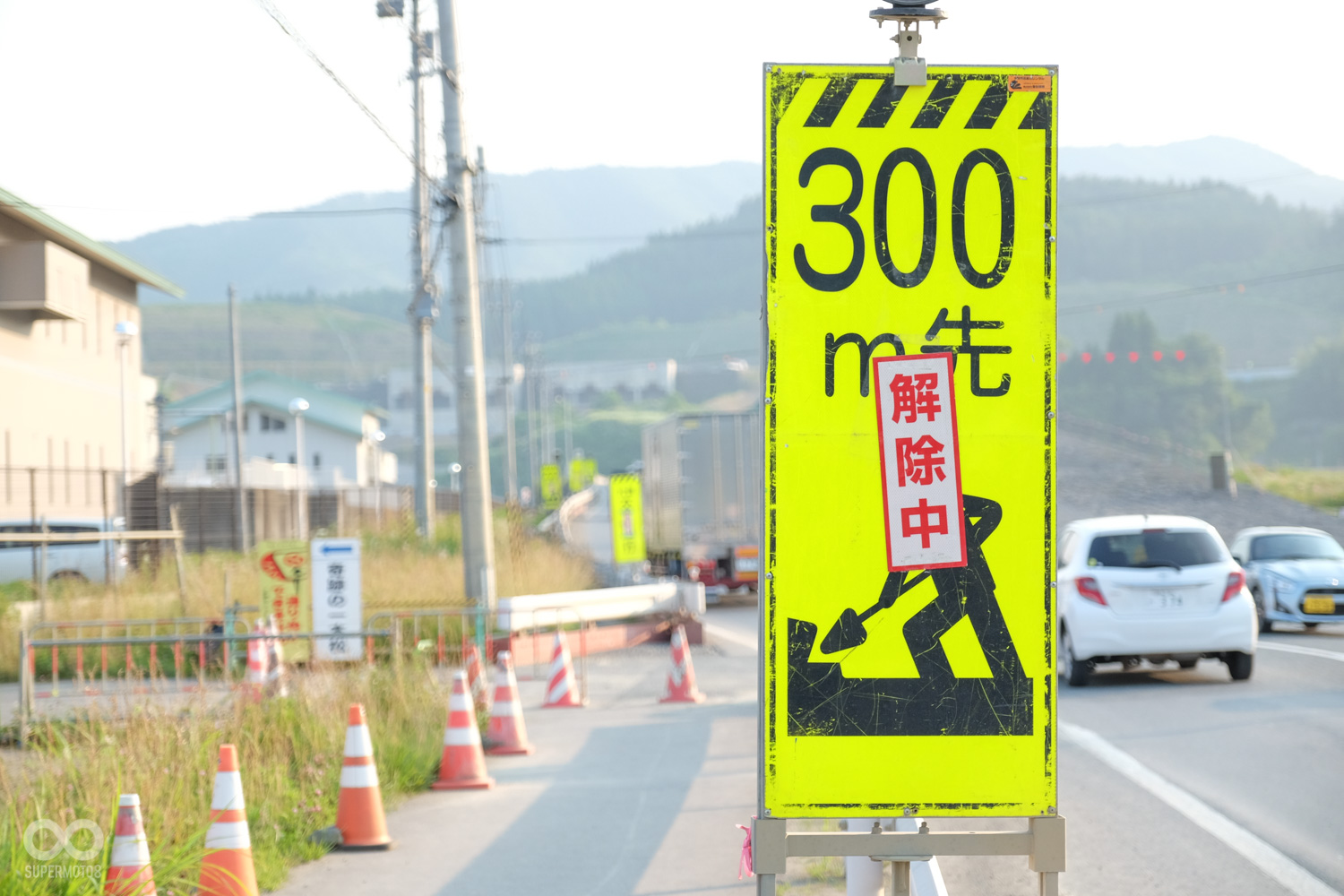 施工告示除了提醒前方有工程,上頭也會標注今天的施工狀況,幫助駕駛了解可能會遇到的路況