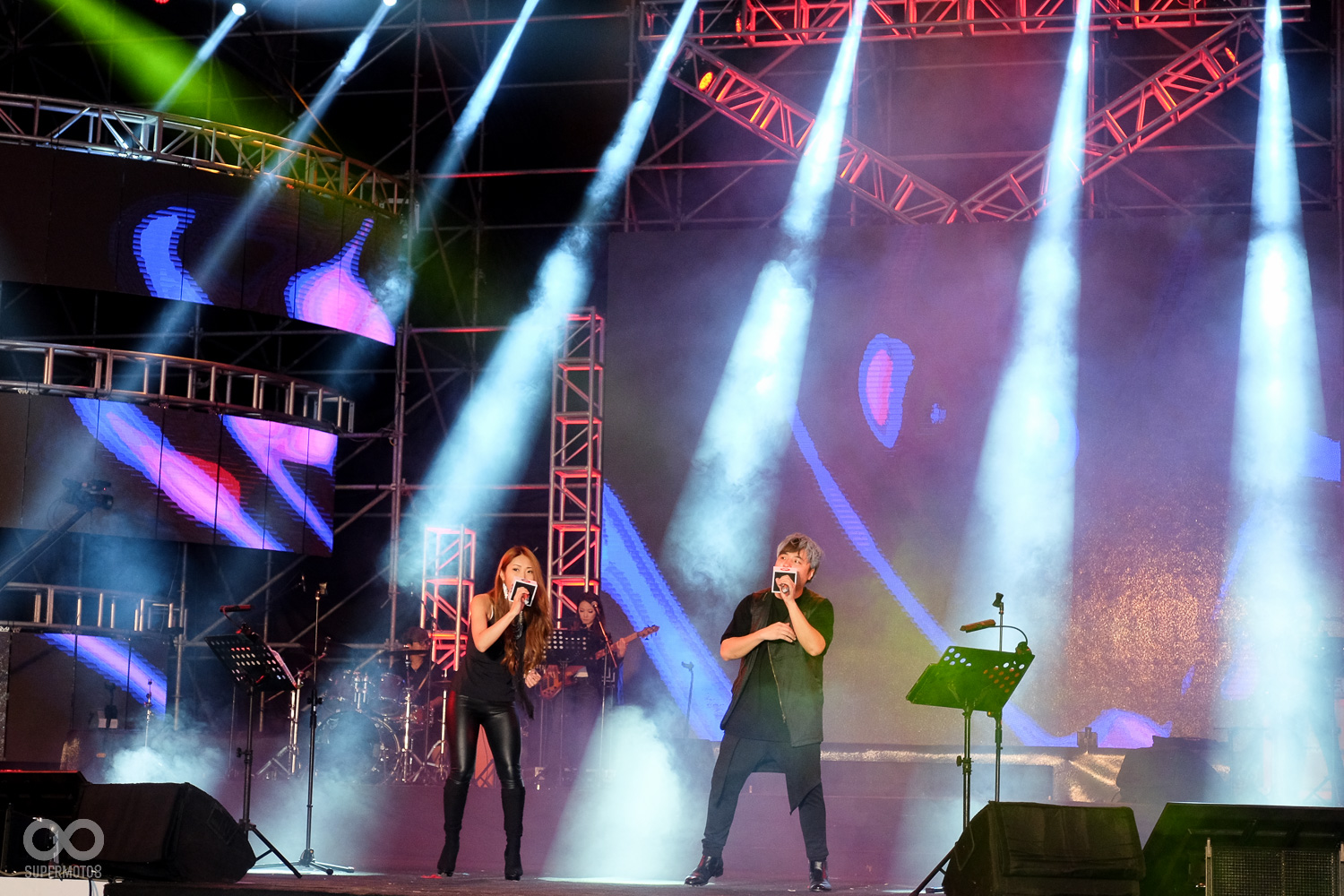 唱功了得的甜甜圈樂團