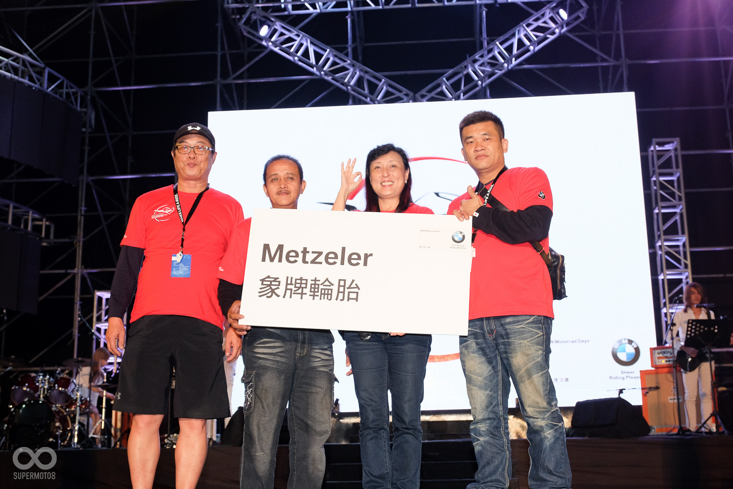 Metzeler象牌輪胎，由榮秋重機的大家長Yuki抽出