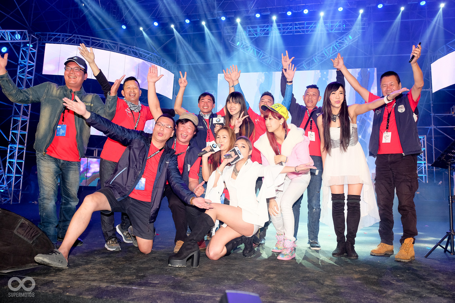 唱歌怎麼能忘記漂亮的女車友們呢