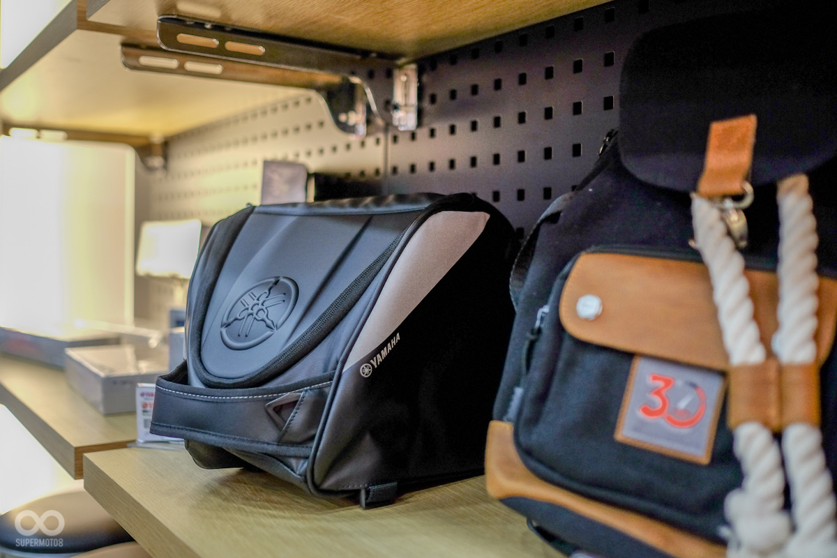 原廠的部品也是一應俱全,不光是車輛改裝品,騎士的人身部品也相當豐富