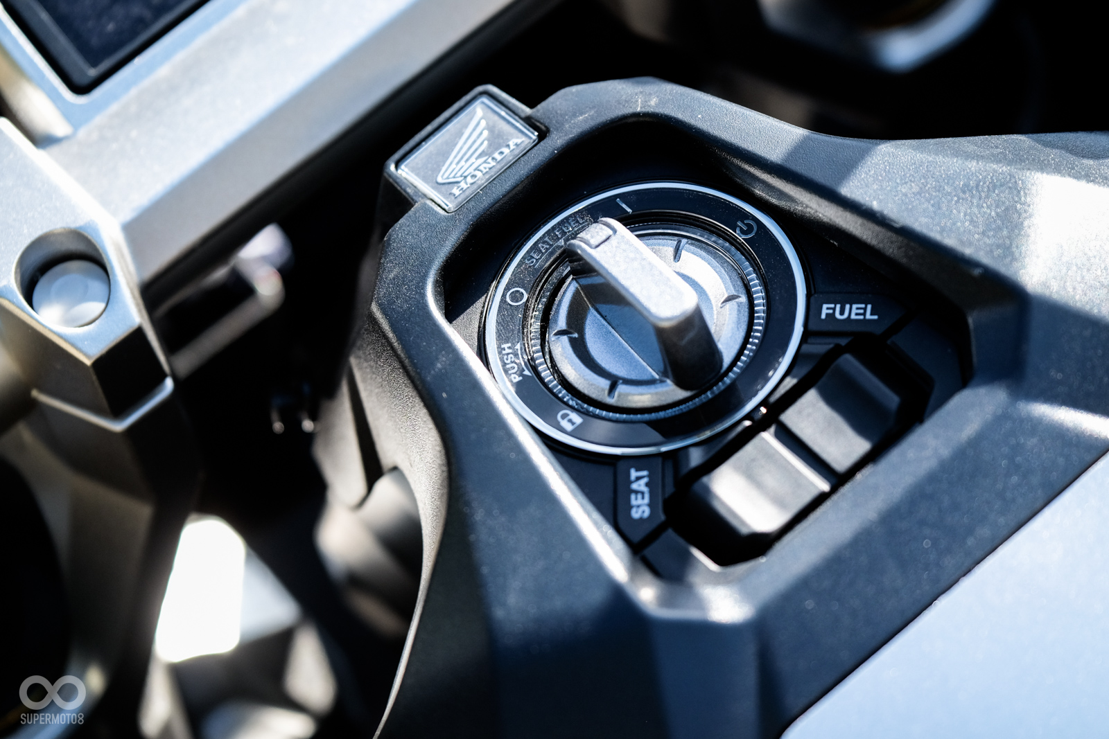 免鑰匙系統增加取車便利性,試乘當天鑰匙安穩的在筆者防摔衣口袋中度過一天