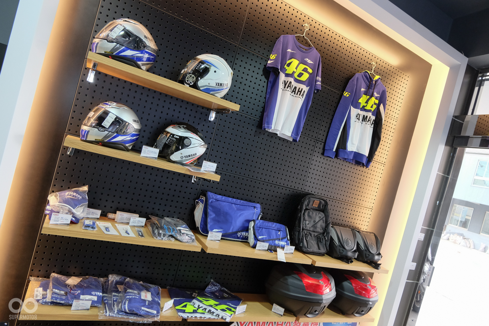 店內也擺放了人身部品給車友們選購,替騎車安全把關