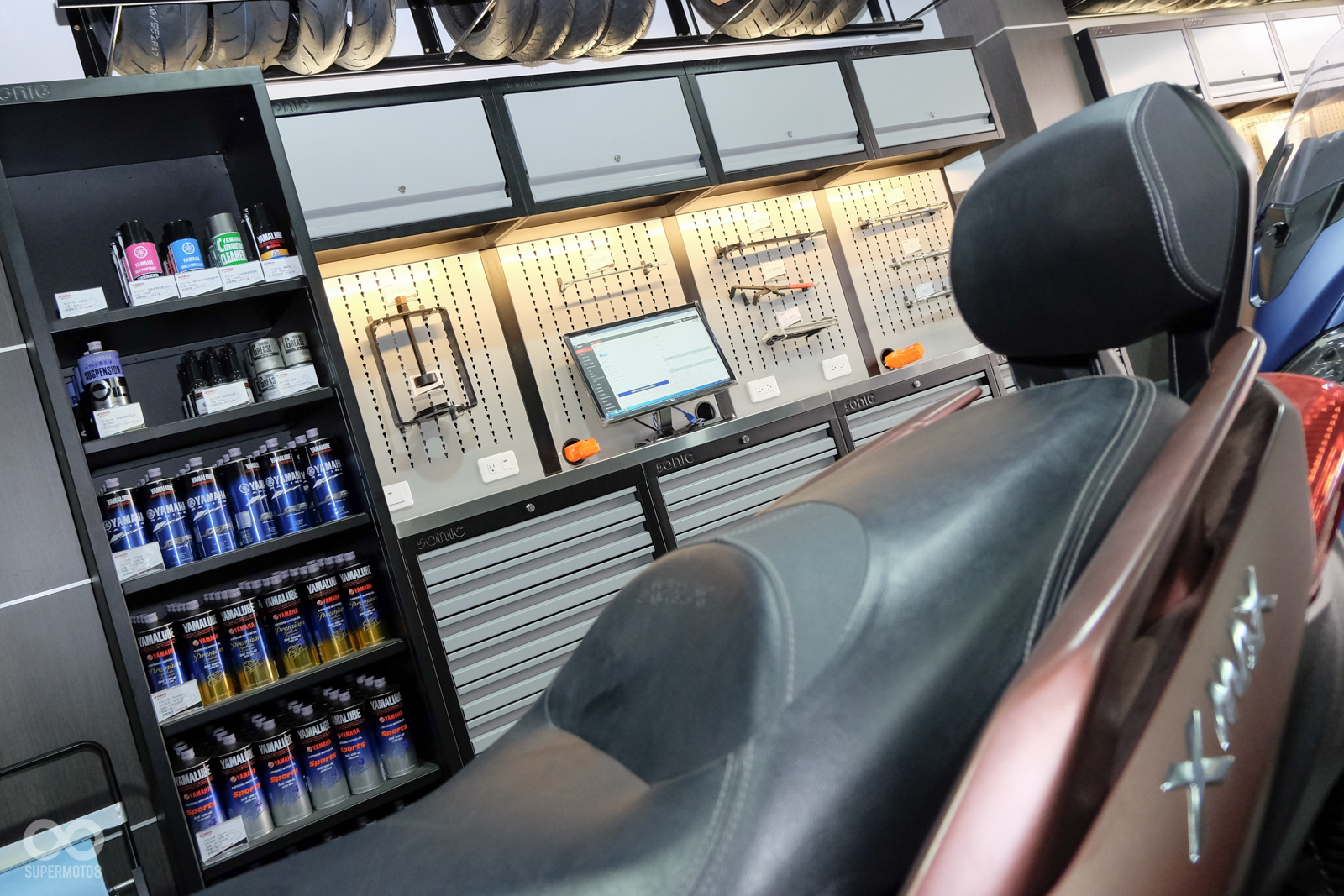 工作區保持得非常整潔,工具的擺放很有條理