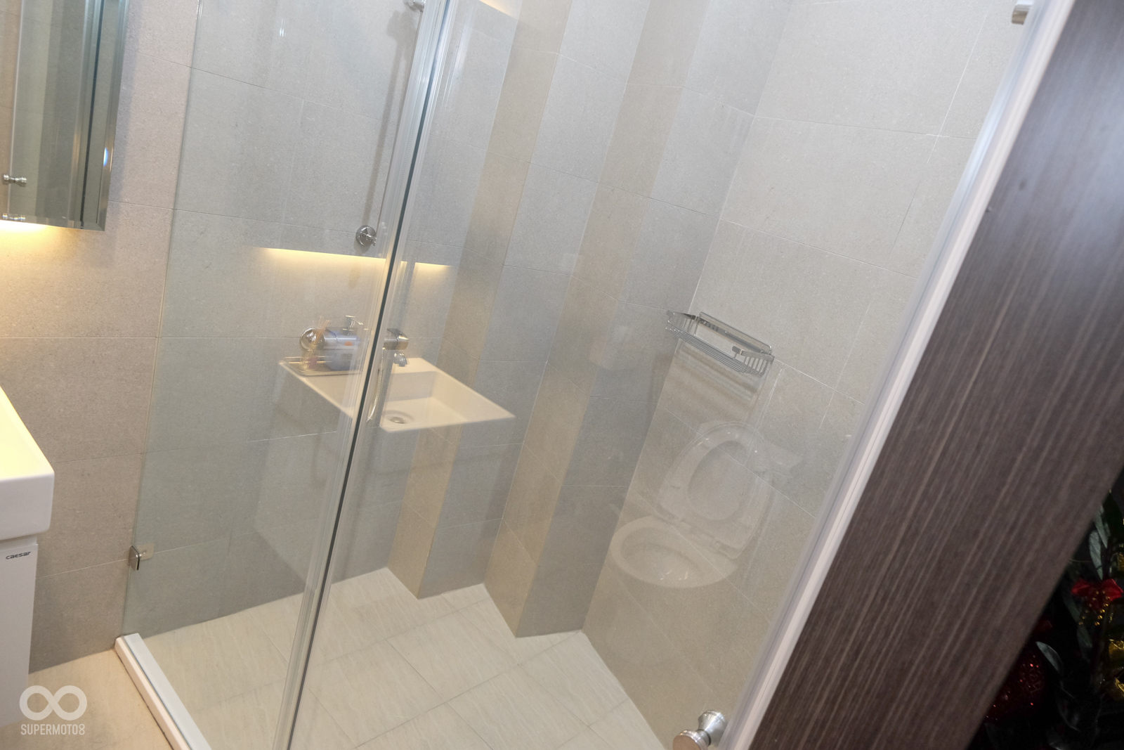 淋浴間的設計讓車友能夠簡單梳洗,非常貼心