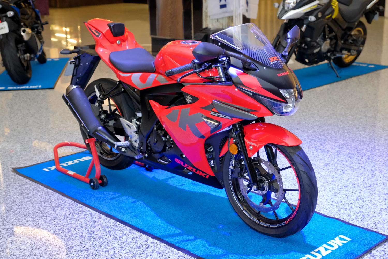 受到極大歡迎的小阿魯GSX - R150也在現場