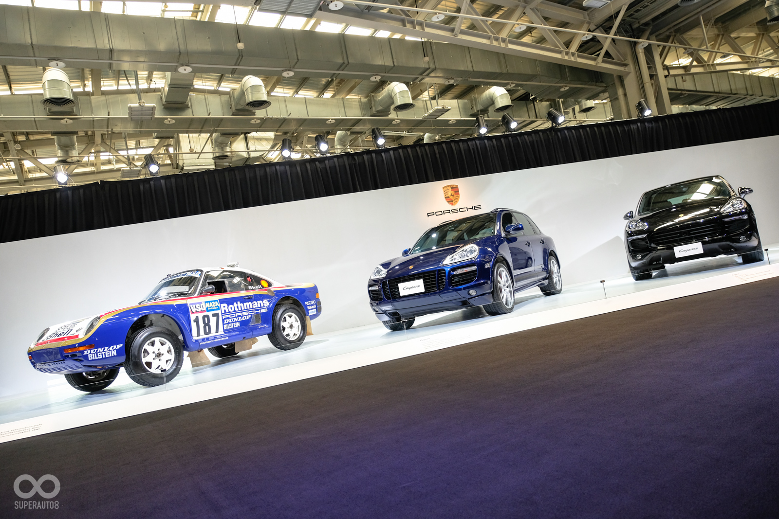 發表會現場,959 Paris Dakar與歷代Cayenne一同登場