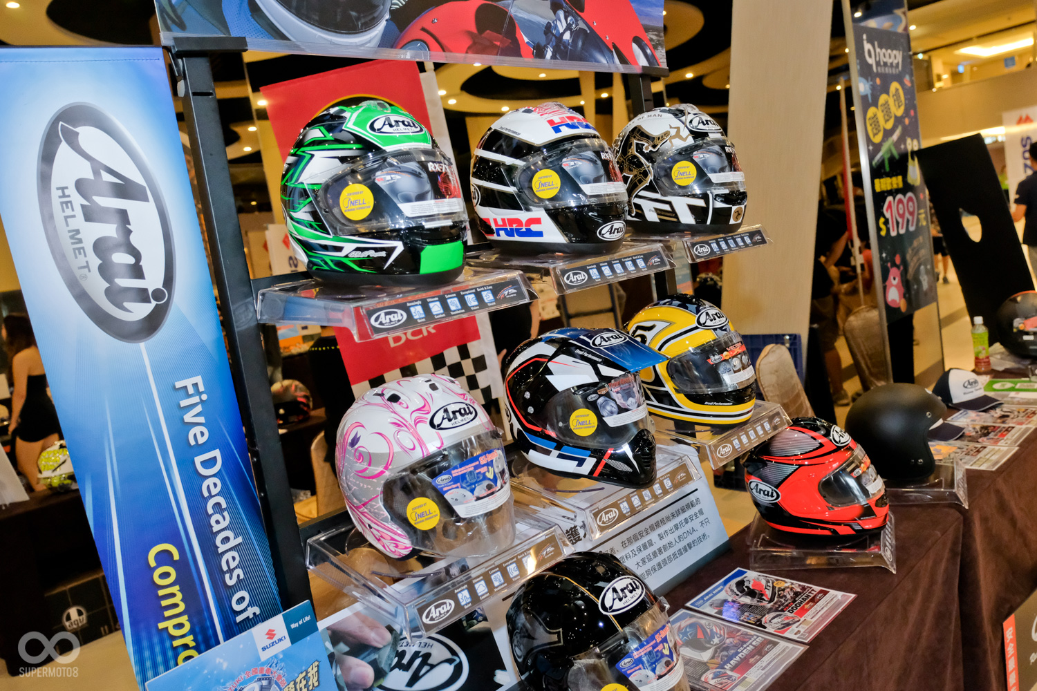 由NAPS代理的Arai安全帽,現場也提供眾多經典花色讓大家選購