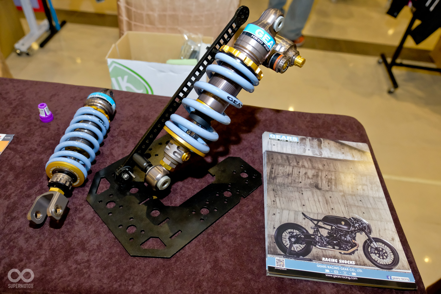 在車圈小有知名度,並與許多經典手工車合作過的GEARS避震器也在現場展示