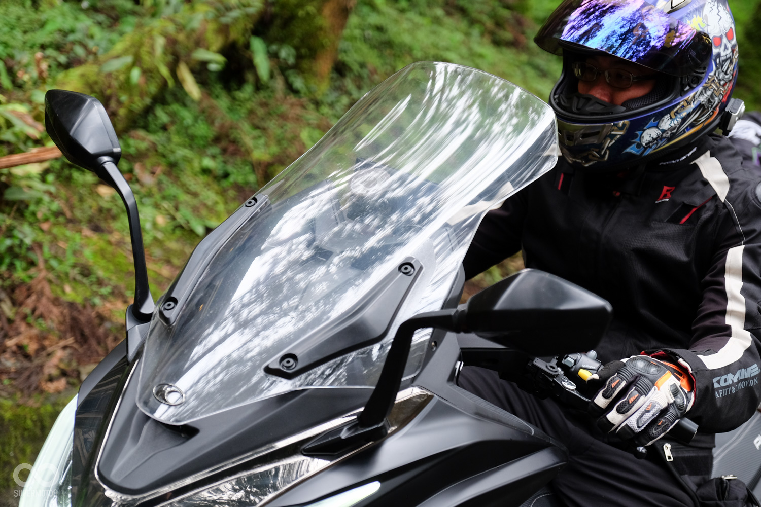 長風鏡的擋風效果良好，能有效減少旅行時風壓所產生的不適