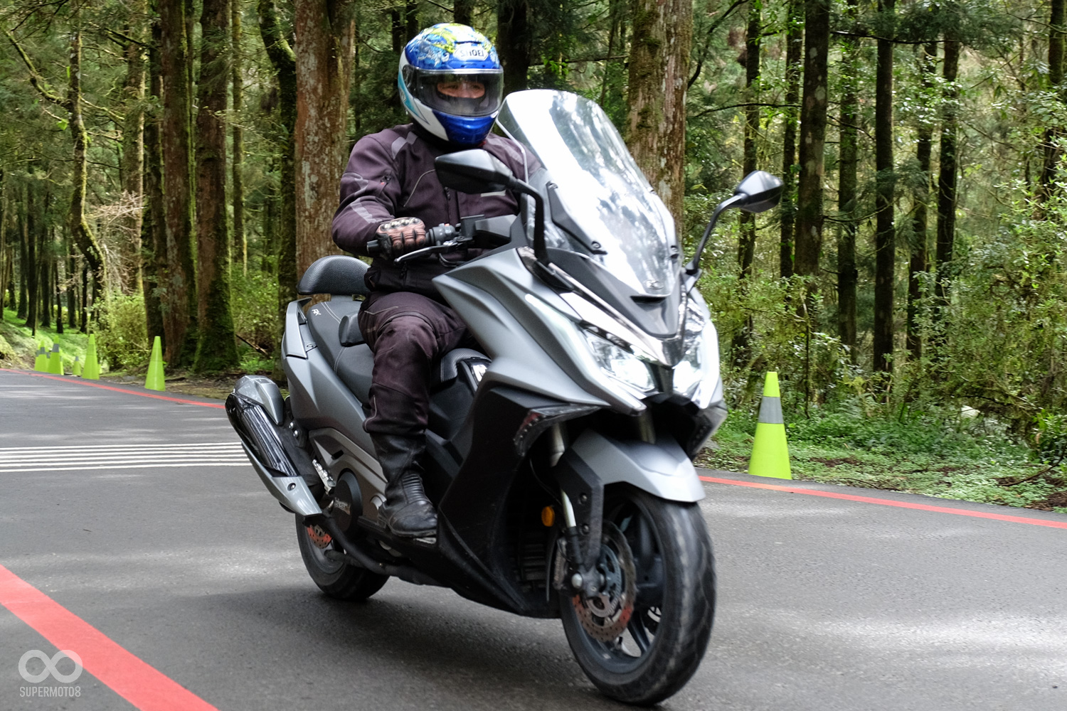 AK550的騎乘三角非常符合亞洲騎士的需求