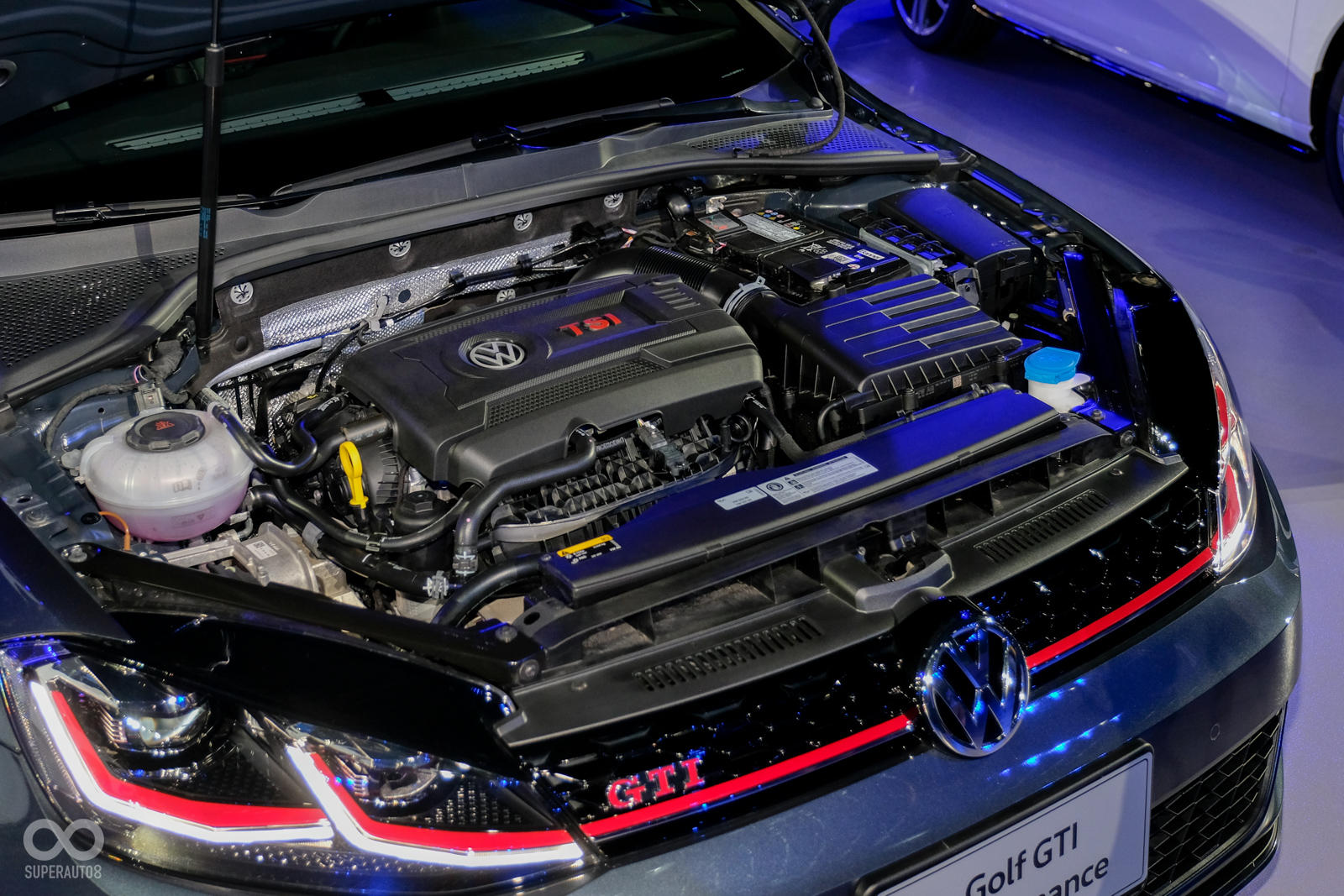 可別以為這是一般的Golf GTI，Golf GTI Performance可是擁有245hp最大馬力