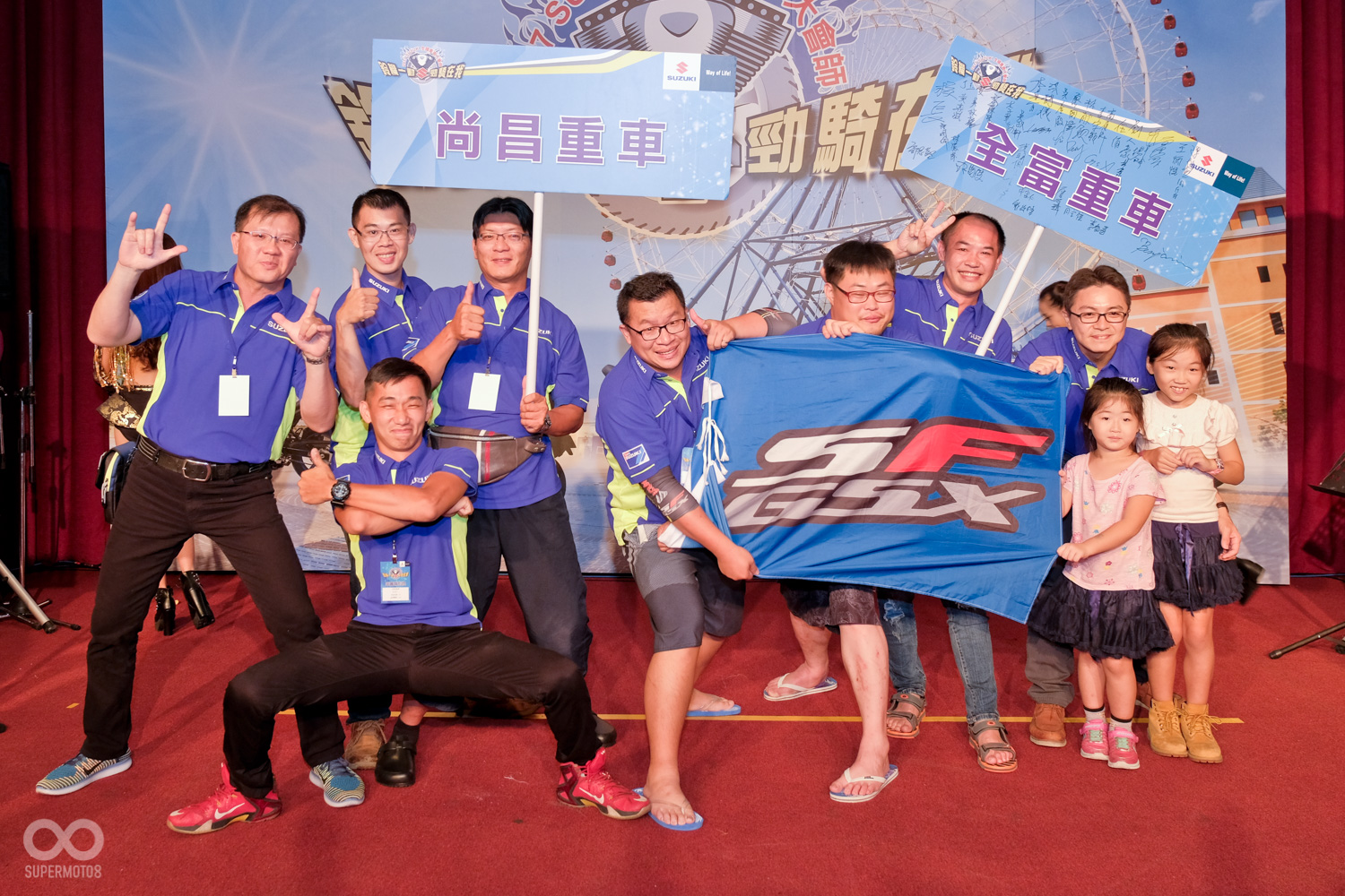 獲獎的隊伍也都非常開心