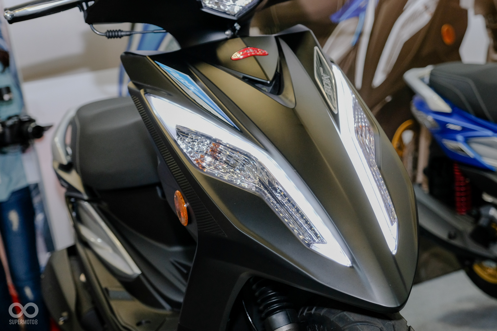 前導光條方向燈組不僅帥氣,也有效提升辨識度