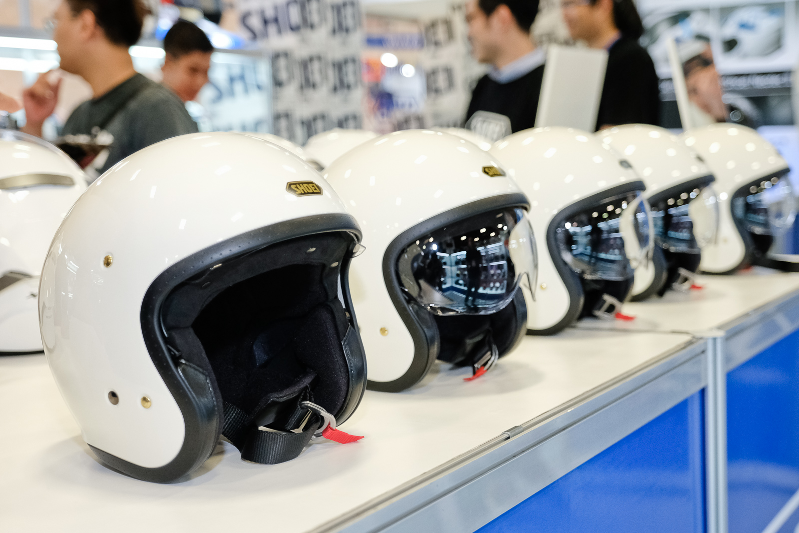 找出最適合自己的尺寸最重要,所以現場擺設完整尺寸供民眾試戴