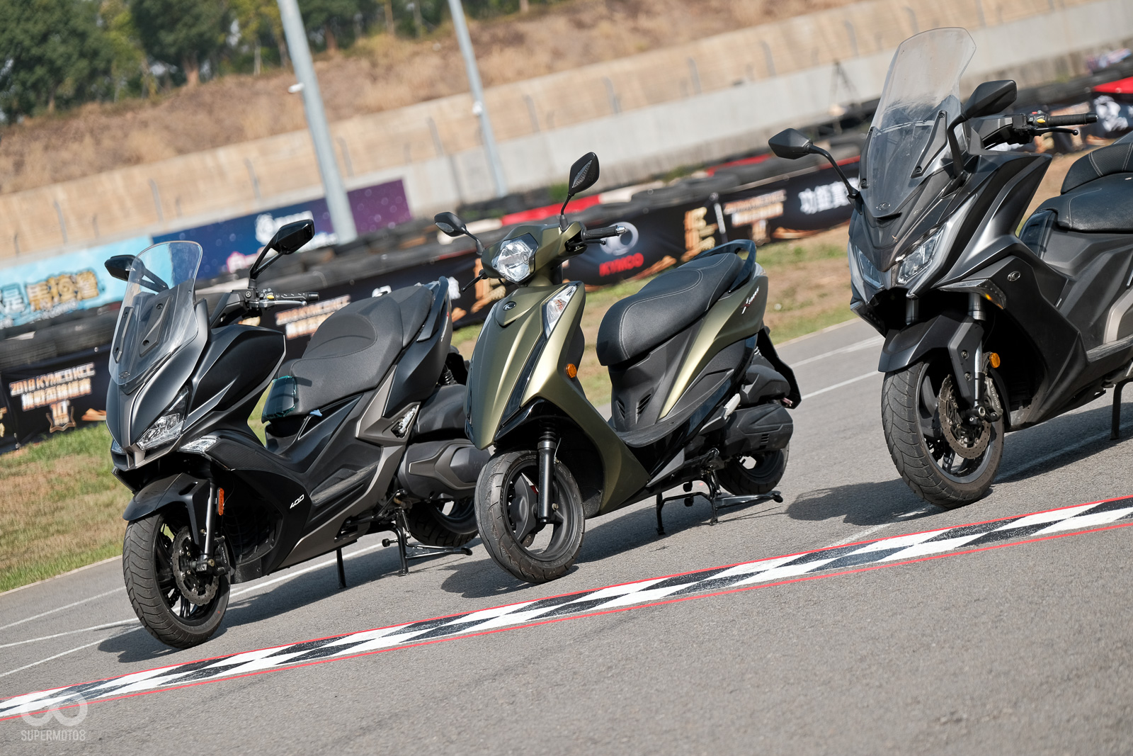 在上午的賽事結束之後,KYMCO貼心的安排了旗下車款的賽道體驗活動