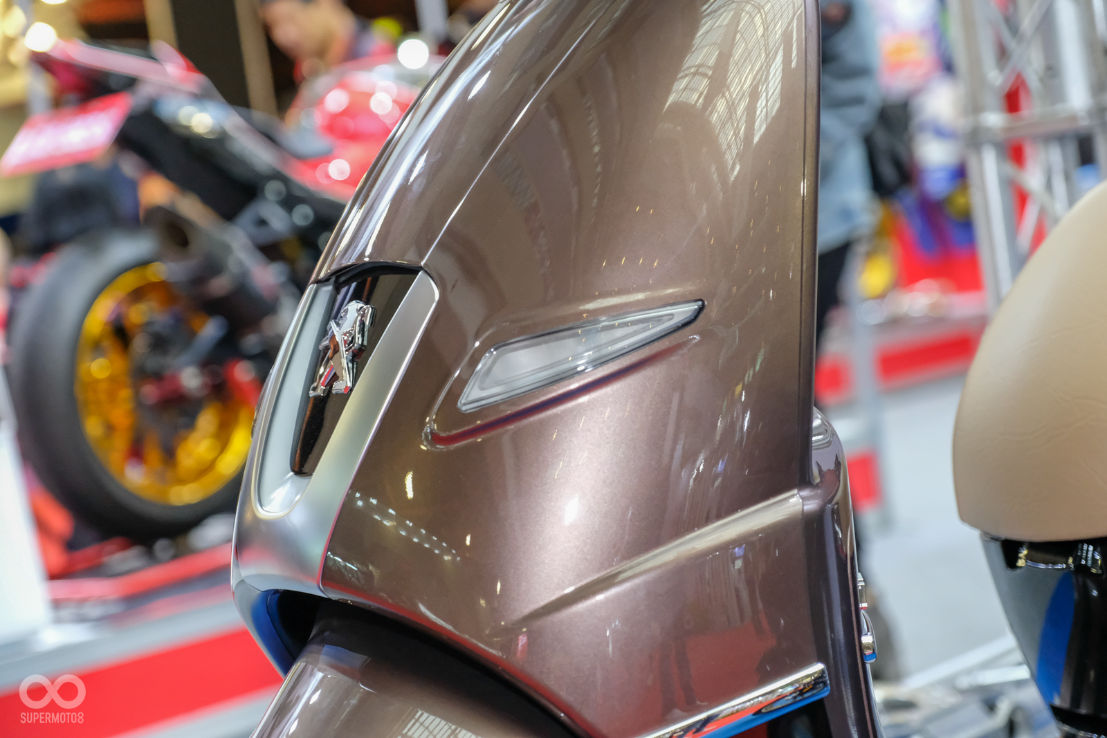 車頭大大的PEUGEOT商標呈現出如同進口車的質感