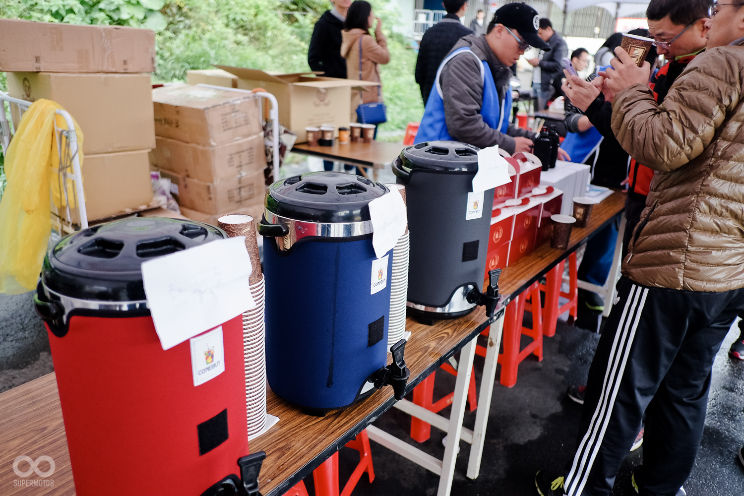 YAMAHA特別在現場準備熱飲與薑茶供現場民眾飲用，相當貼心